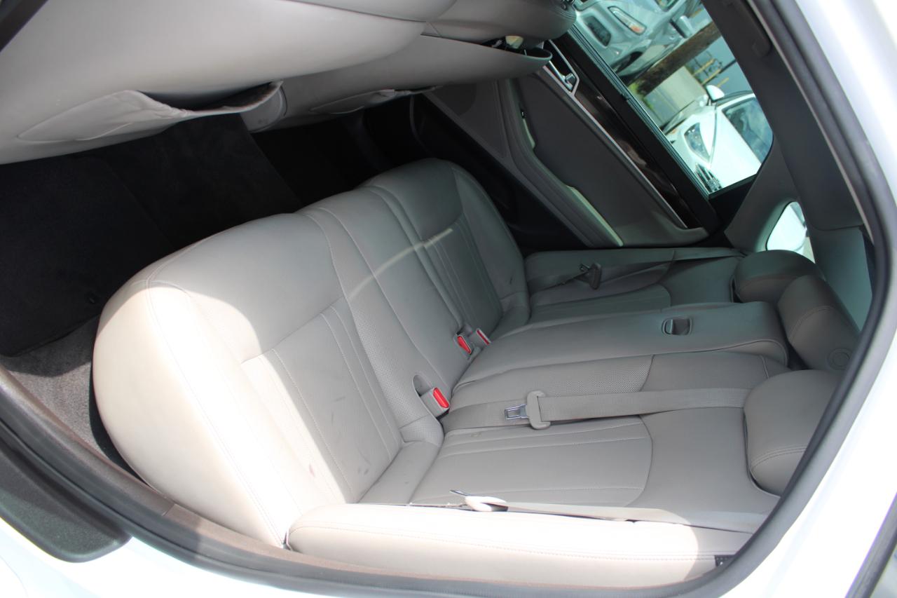 Hyundai Genesis 4dr Sdn V6 3.8L RWD 2016