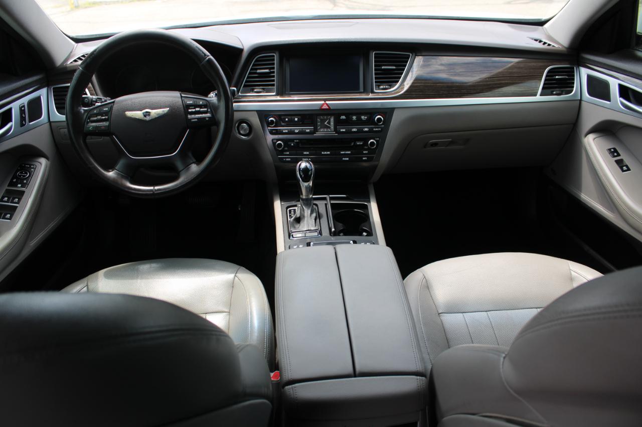 Hyundai Genesis 4dr Sdn V6 3.8L RWD 2016