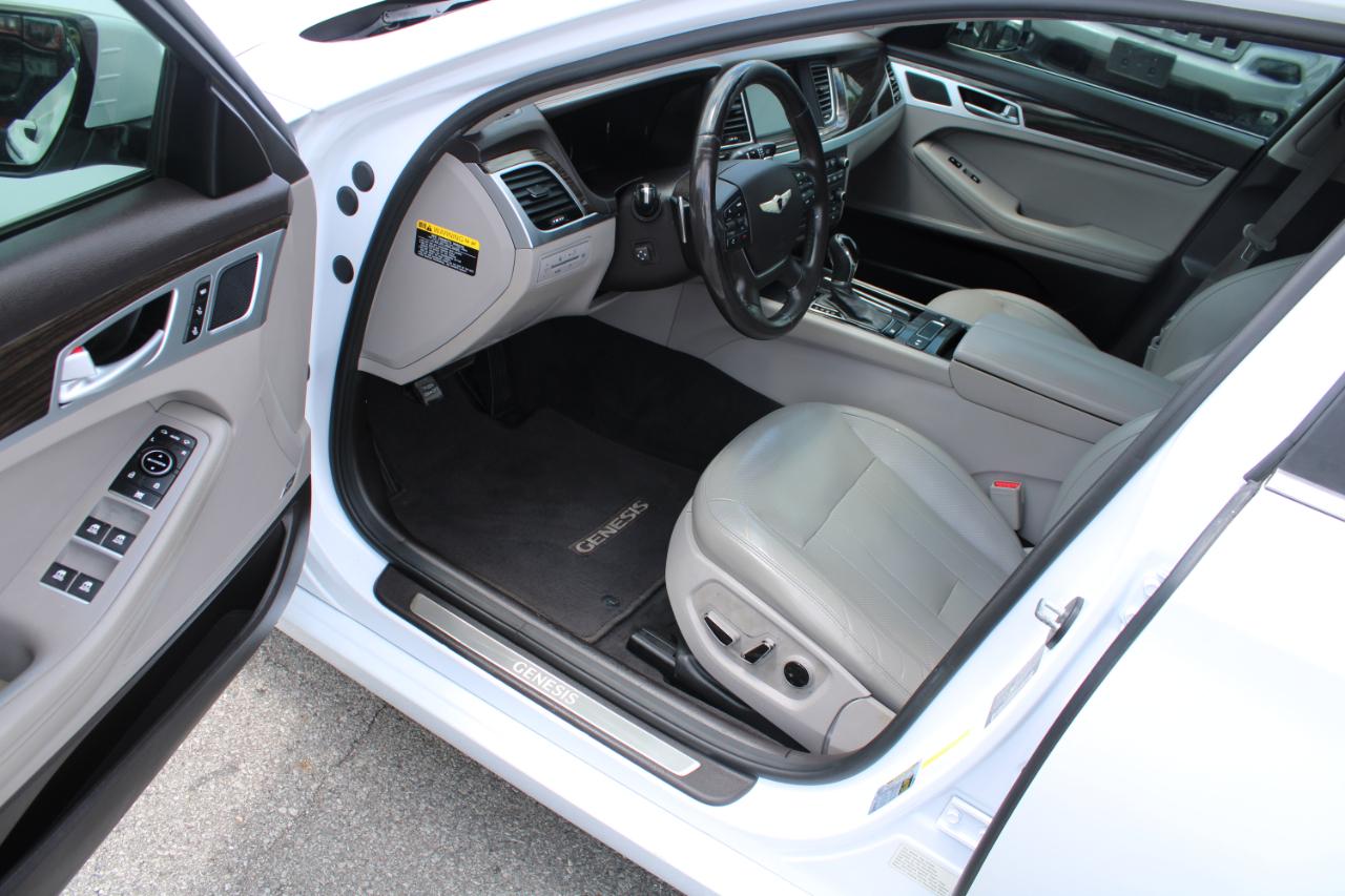 Hyundai Genesis 4dr Sdn V6 3.8L RWD 2016
