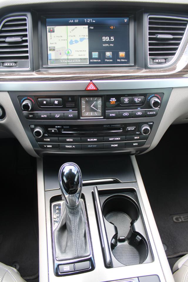 Hyundai Genesis 4dr Sdn V6 3.8L RWD 2016