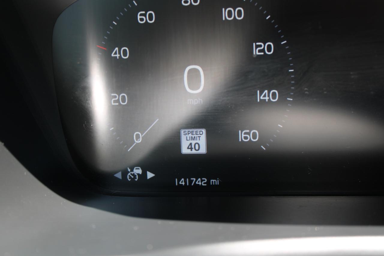 Volvo XC90 T6 AWD 7-Passenger Momentum 2018
