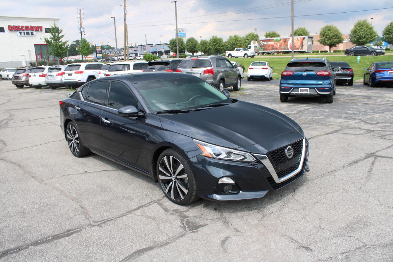 Nissan Altima 2.5 Platinum Sedan 2020