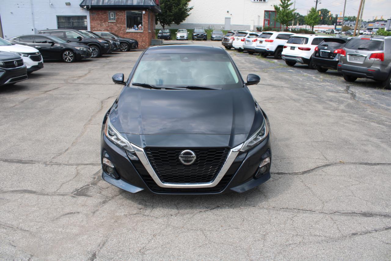 Nissan Altima 2.5 Platinum Sedan 2020