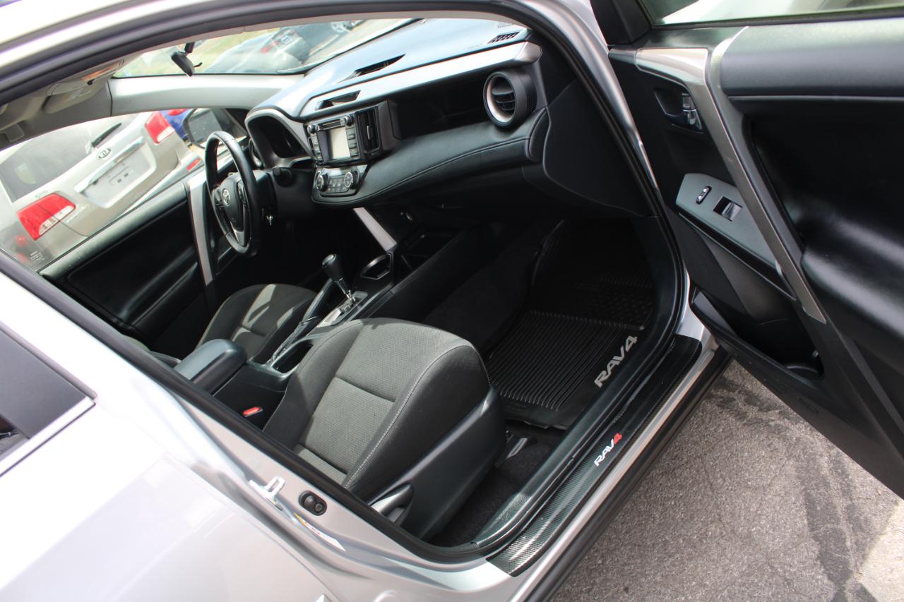 Toyota RAV4 XLE AWD (Natl) 2018