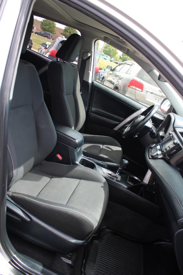 Toyota RAV4 XLE AWD (Natl) 2018