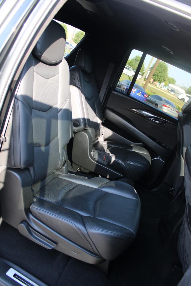 Cadillac Escalade ESV 4WD 4dr Platinum 2016