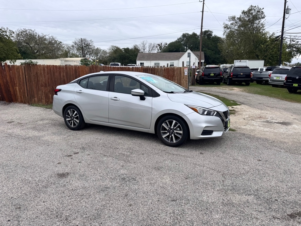 Nissan Versa  2021