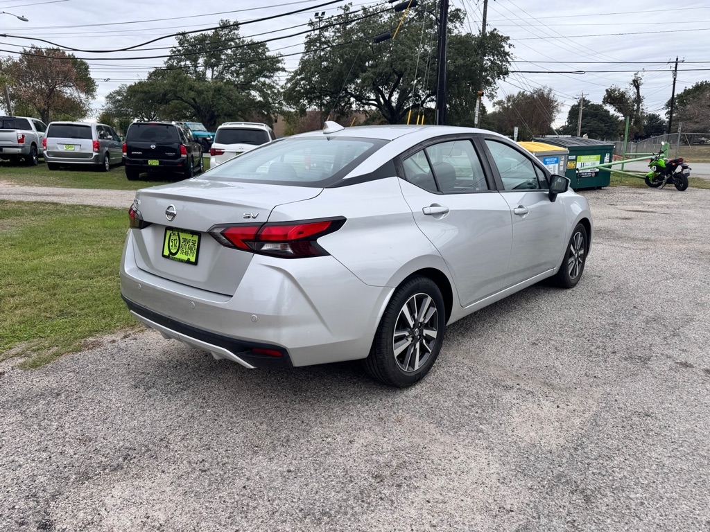 Nissan Versa  2021