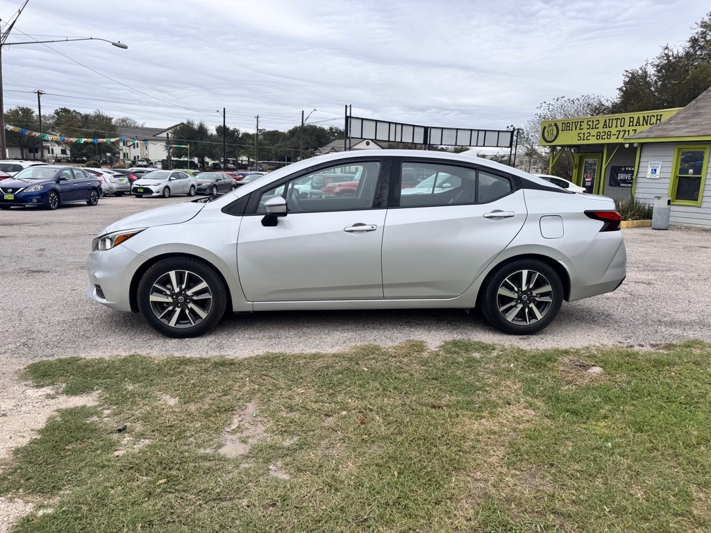 Nissan Versa  2021