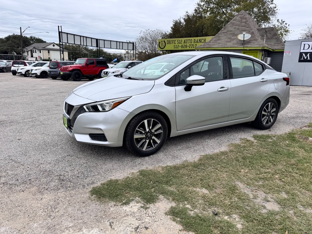 Nissan Versa  2021