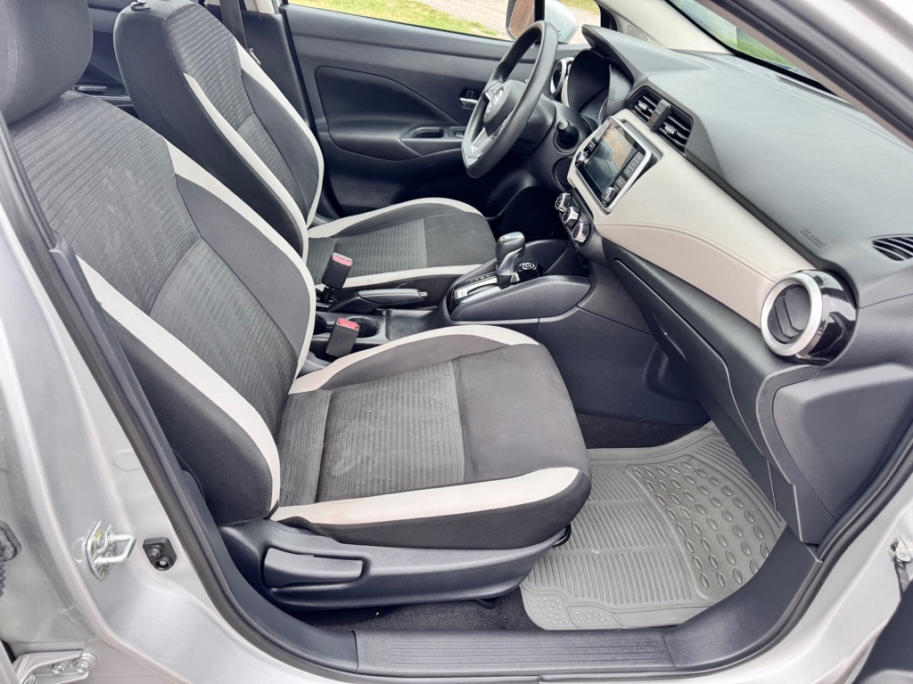 Nissan Versa  2021