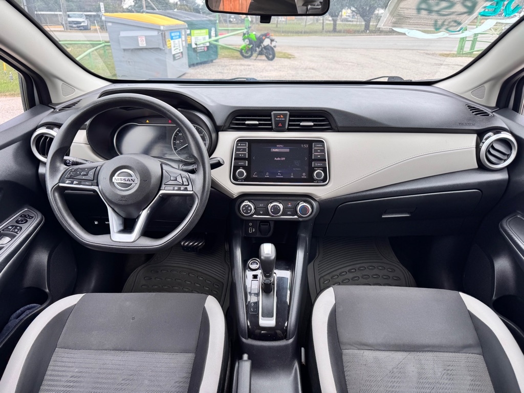 Nissan Versa  2021