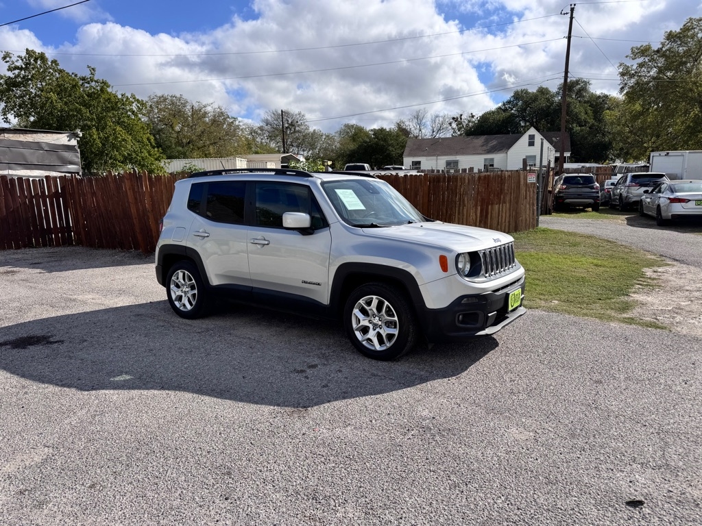 2016 Jeep Renegade Latitude photo 2
