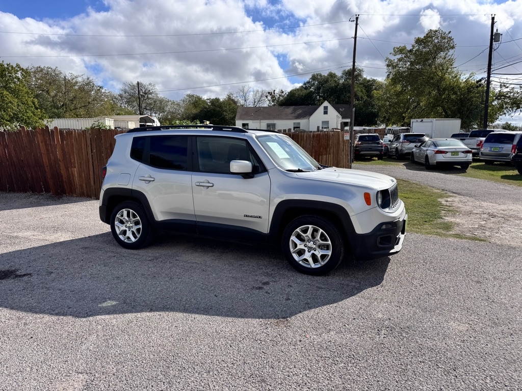 2016 Jeep Renegade Latitude photo 3