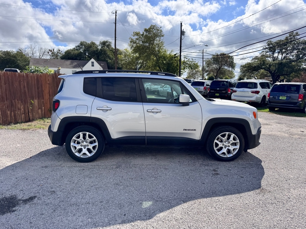 2016 Jeep Renegade Latitude photo 4