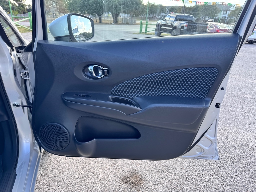 2019 Nissan Versa Note SV photo 16