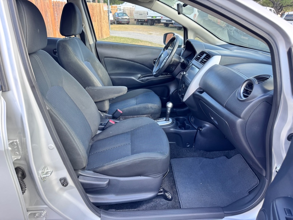 2019 Nissan Versa Note SV photo 17
