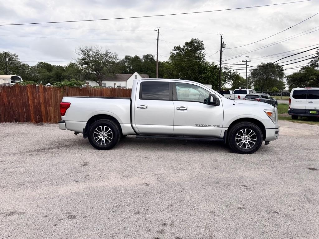 Nissan Titan  2021