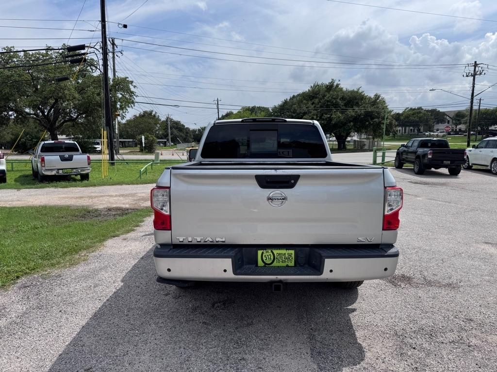 Nissan Titan  2021