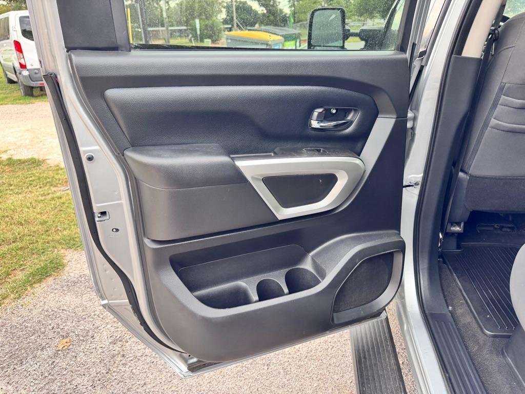 Nissan Titan  2021