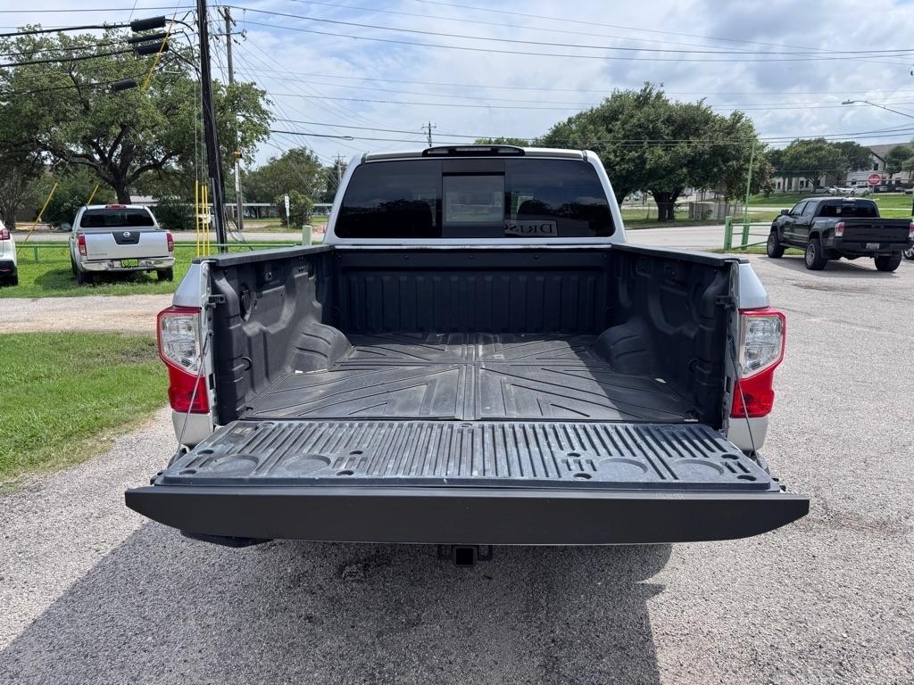 Nissan Titan  2021
