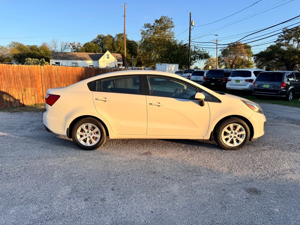 2015 Kia Rio LX photo 3