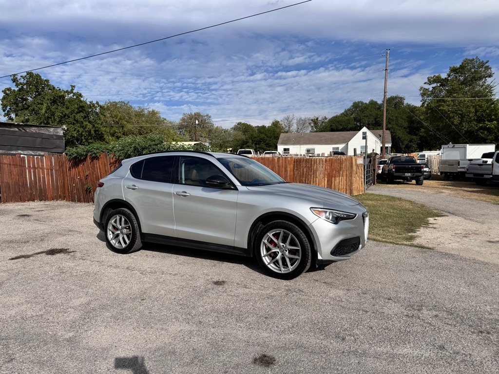2018 Alfa Romeo Stelvio Sport photo 2