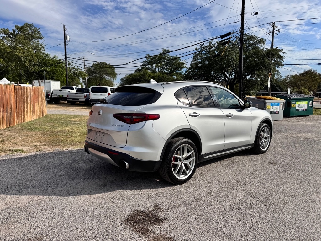 2018 Alfa Romeo Stelvio Sport photo 4
