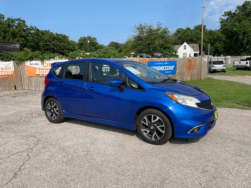 2015 Nissan Versa Note SR photo 2