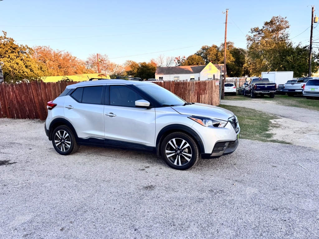 2019 Nissan Kicks SV photo 2