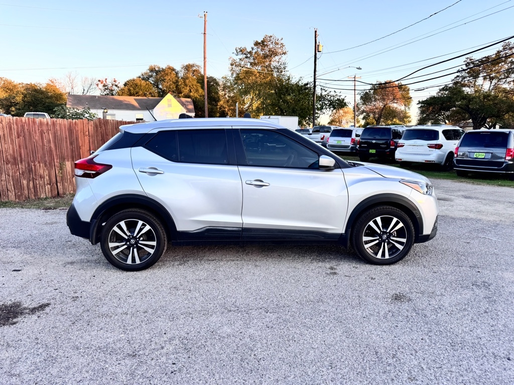 2019 Nissan Kicks SV photo 3