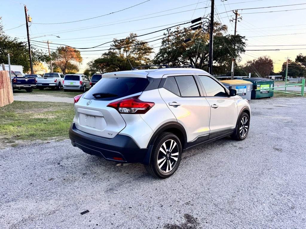 2019 Nissan Kicks SV photo 4