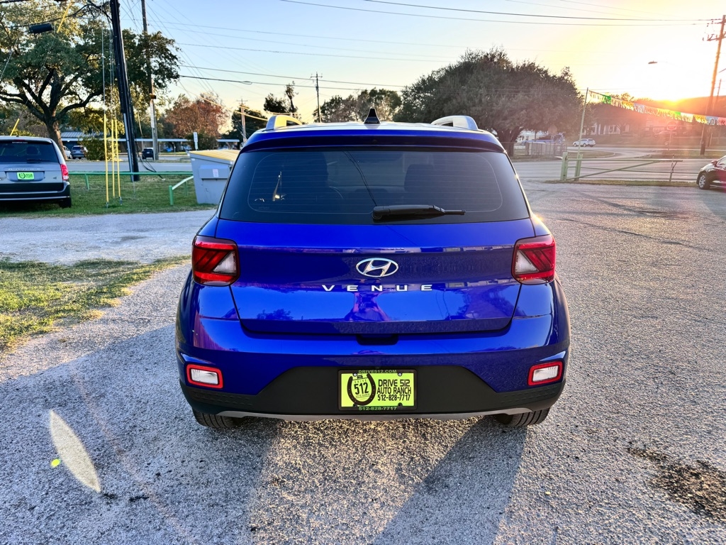 2021 Hyundai Venue SEL Denim photo 3