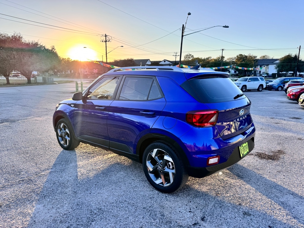 2021 Hyundai Venue SEL Denim photo 4