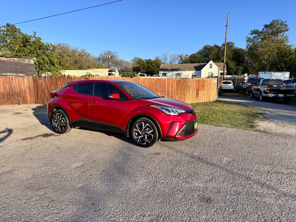 2020 Toyota C-HR XLE photo 3
