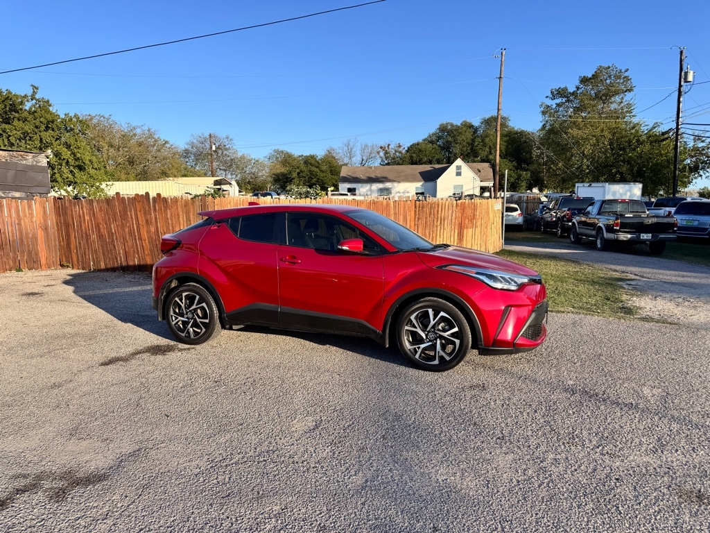 2020 Toyota C-HR XLE photo 4