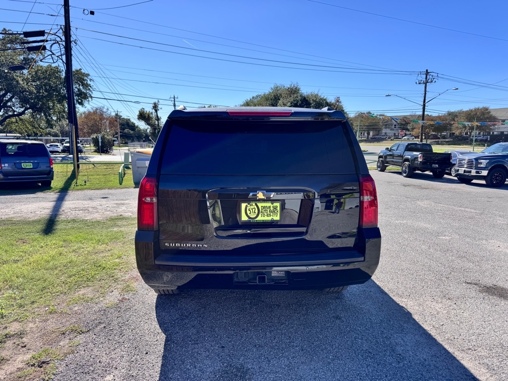 2019 Chevrolet Suburban 1500 LT photo 3