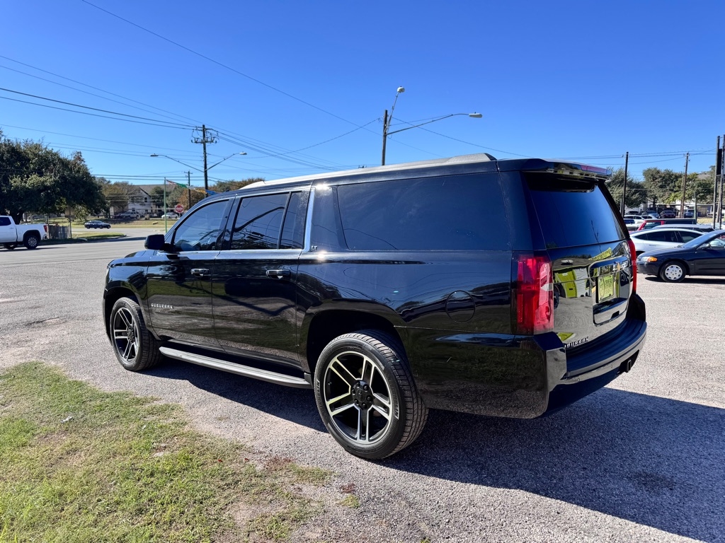 2019 Chevrolet Suburban 1500 LT photo 4