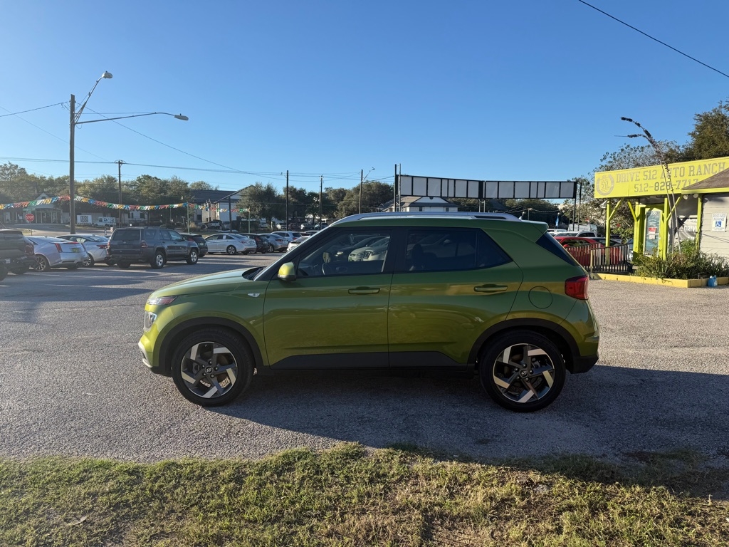 2023 Hyundai Venue SEL photo 4