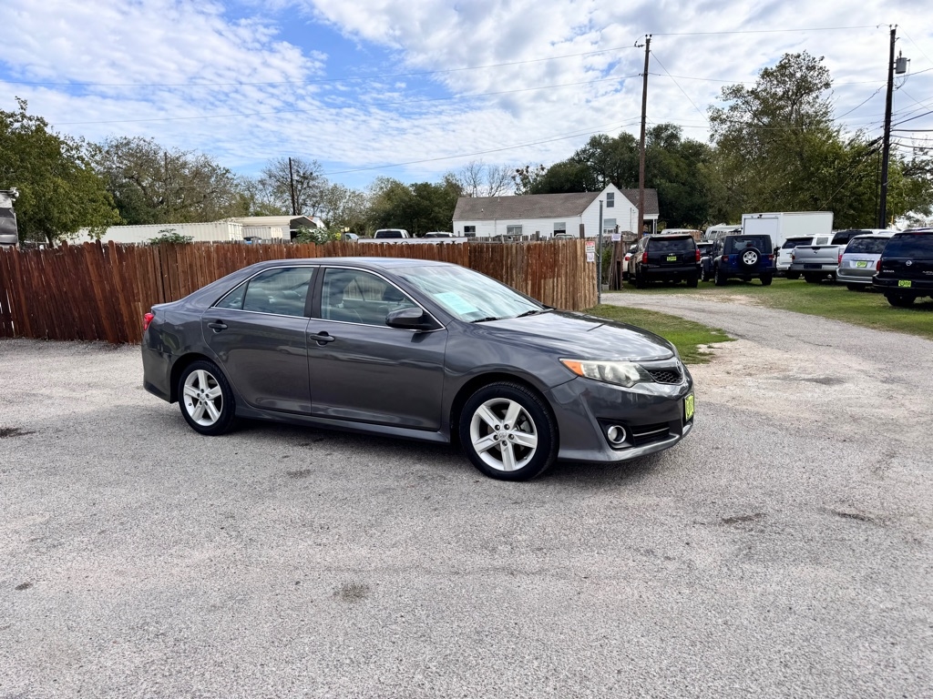 2014 Toyota Camry L photo 2