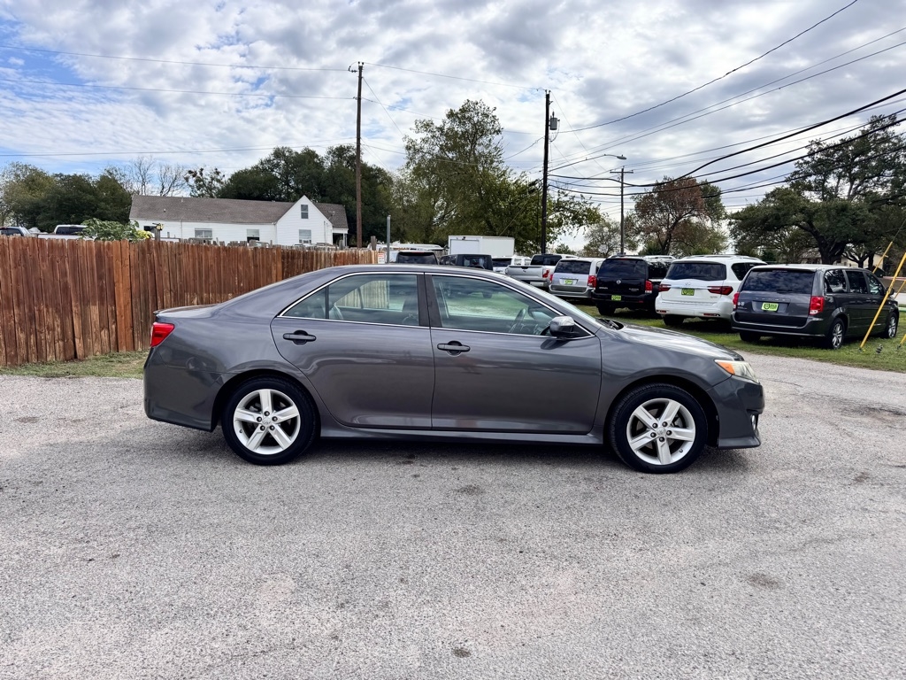 2014 Toyota Camry L photo 3