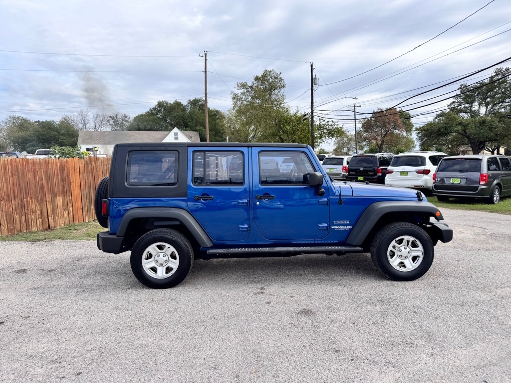 2010 Jeep Wrangler Unlimited X photo 3