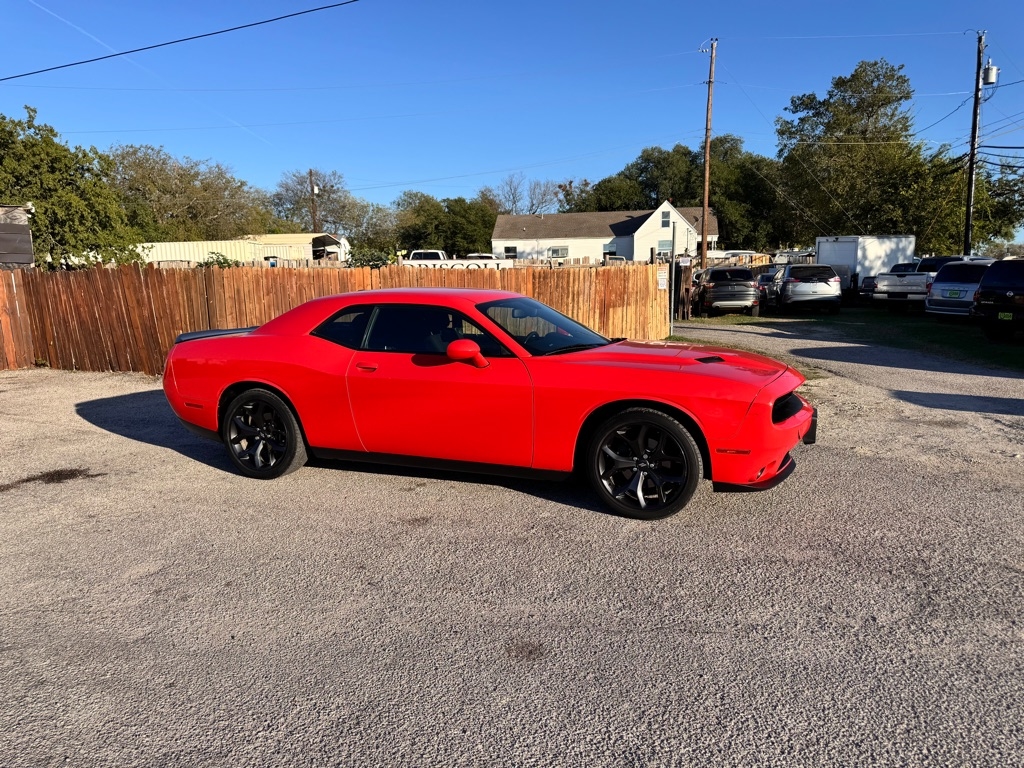 2020 Dodge Challenger SXT photo 2