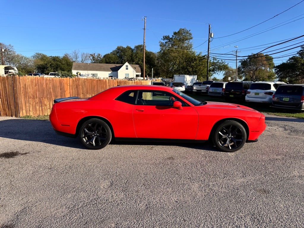 2020 Dodge Challenger SXT photo 3