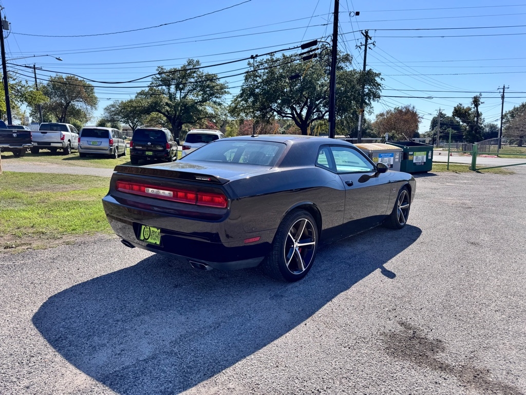 2012 Dodge Challenger SRT8 photo 4
