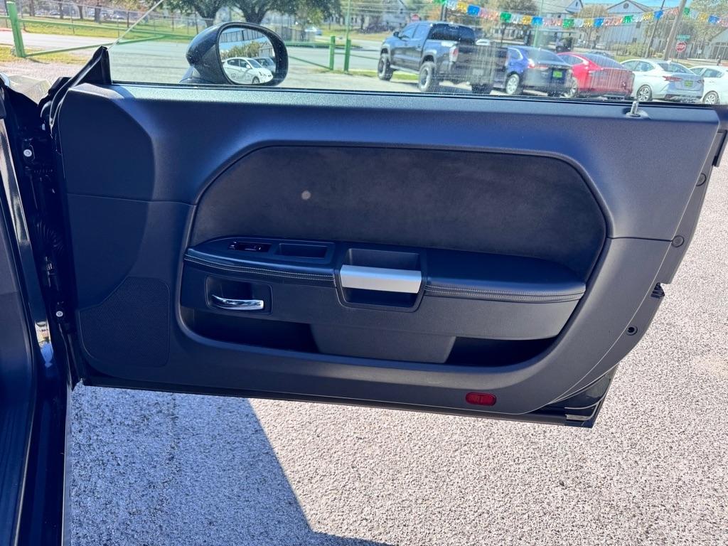 Dodge Challenger  2012