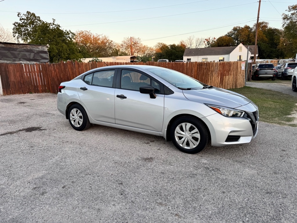 2020 Nissan Versa S photo 2