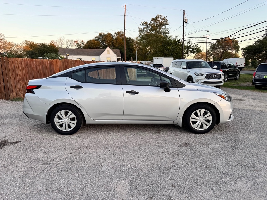 2020 Nissan Versa S photo 3