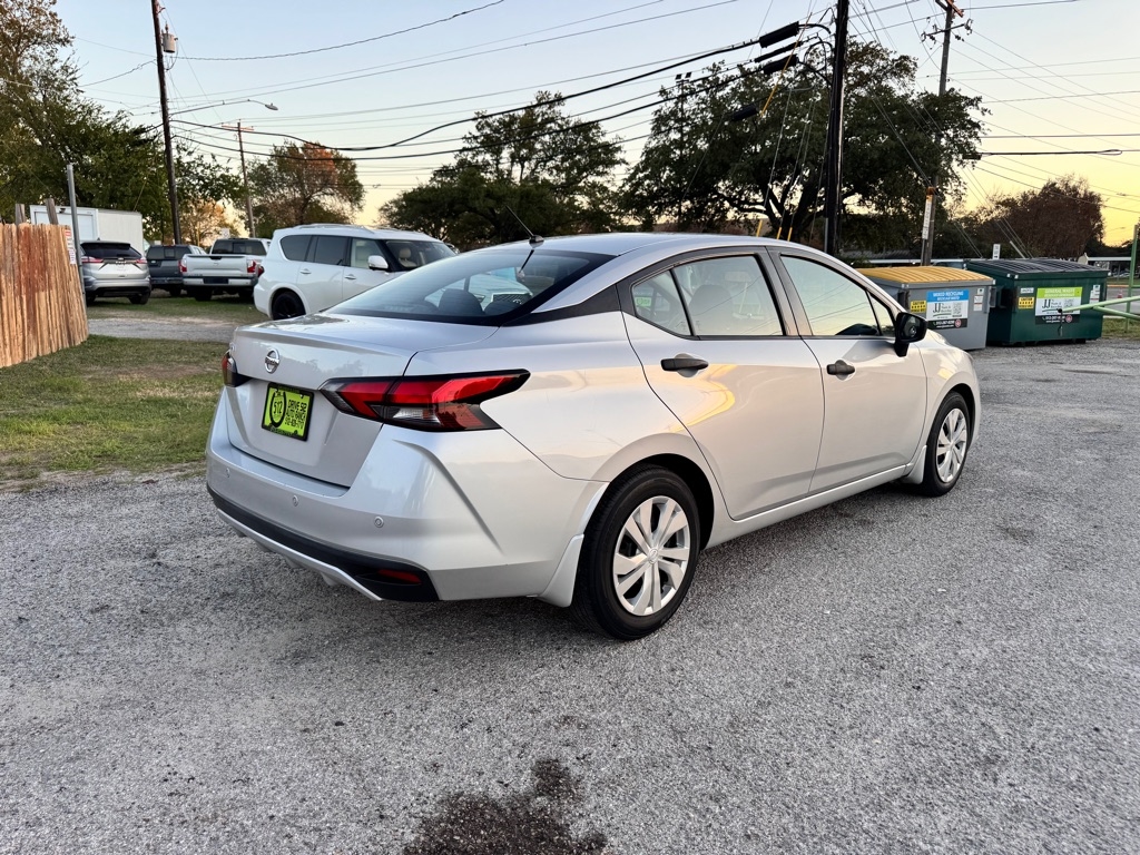 2020 Nissan Versa S photo 4
