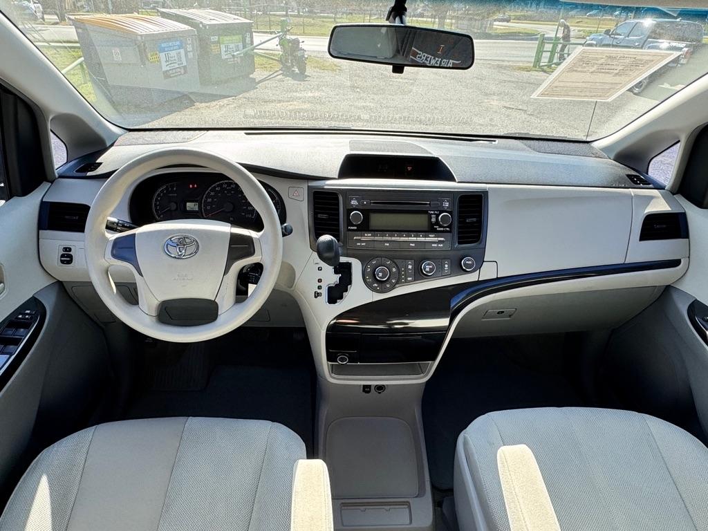 Toyota Sienna  2014
